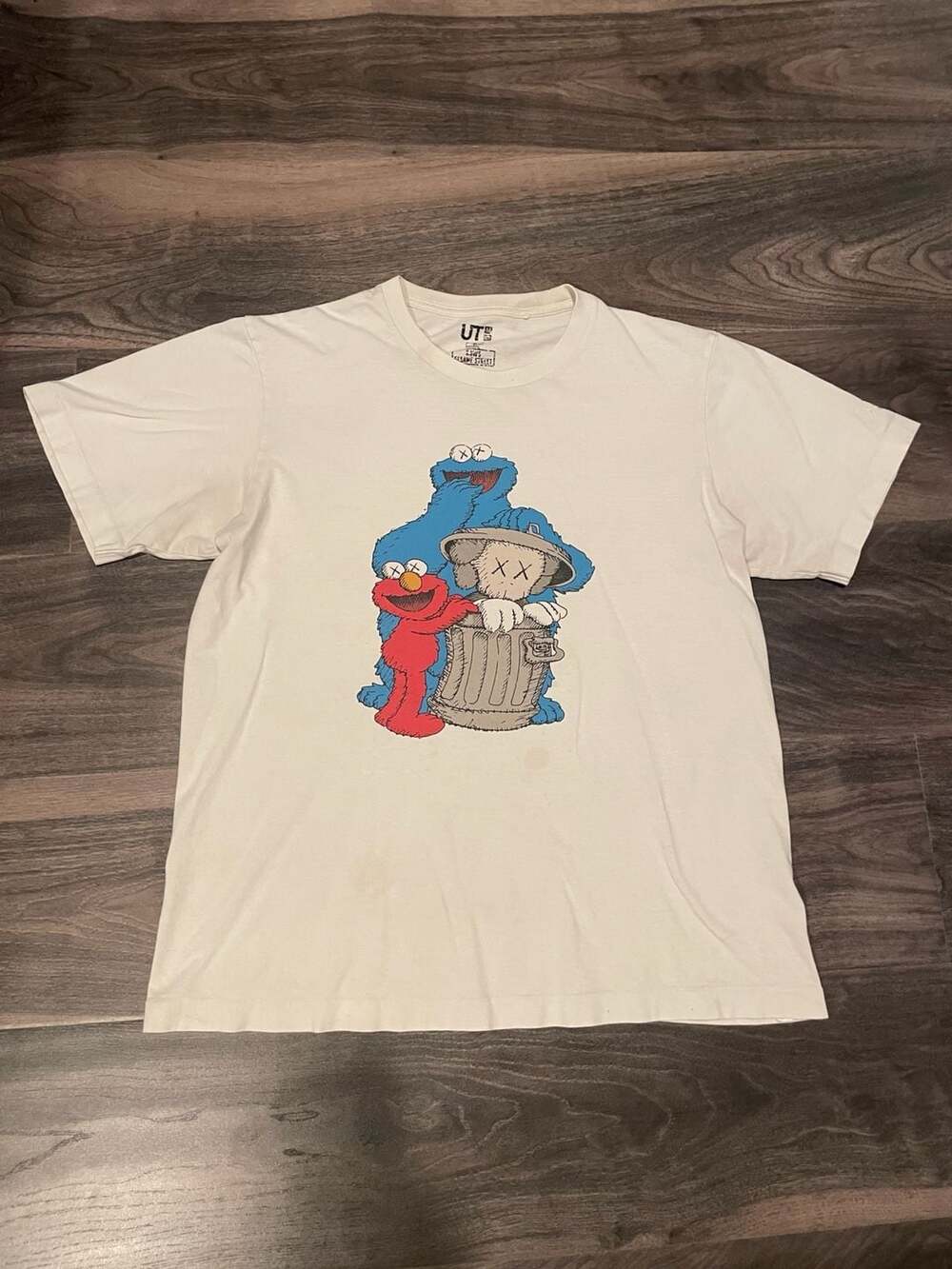 Uniqlo x KAWS x Sesame Street Companion in Trash Can White T-Shirt Medium
